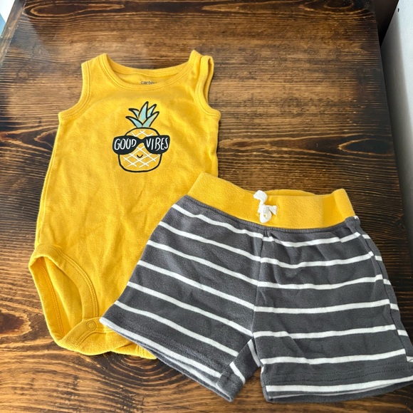 Carters Gold And Gray Pineapple Two Piece Outfit Size 6 Months - Picture 1 of 7